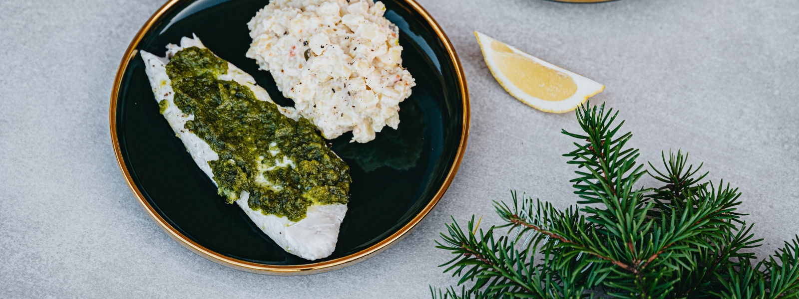 Ryba s bylinkovou krustou a bramborovým salátem